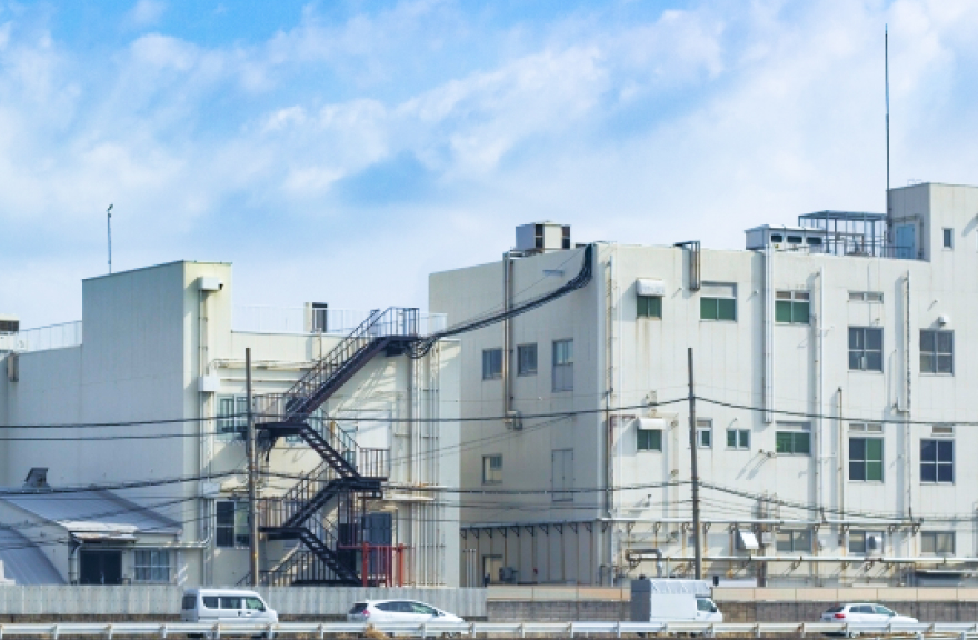 画像：2棟・3階建てのビル